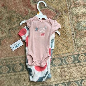 Carters newborn girl outfit bundle NWT